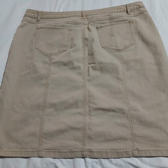 CJ BANKS women's 24 Khaki Mini-Skirt Cotton/Poly/Spandex blend Classic Timeless - Picture 4 of 10
